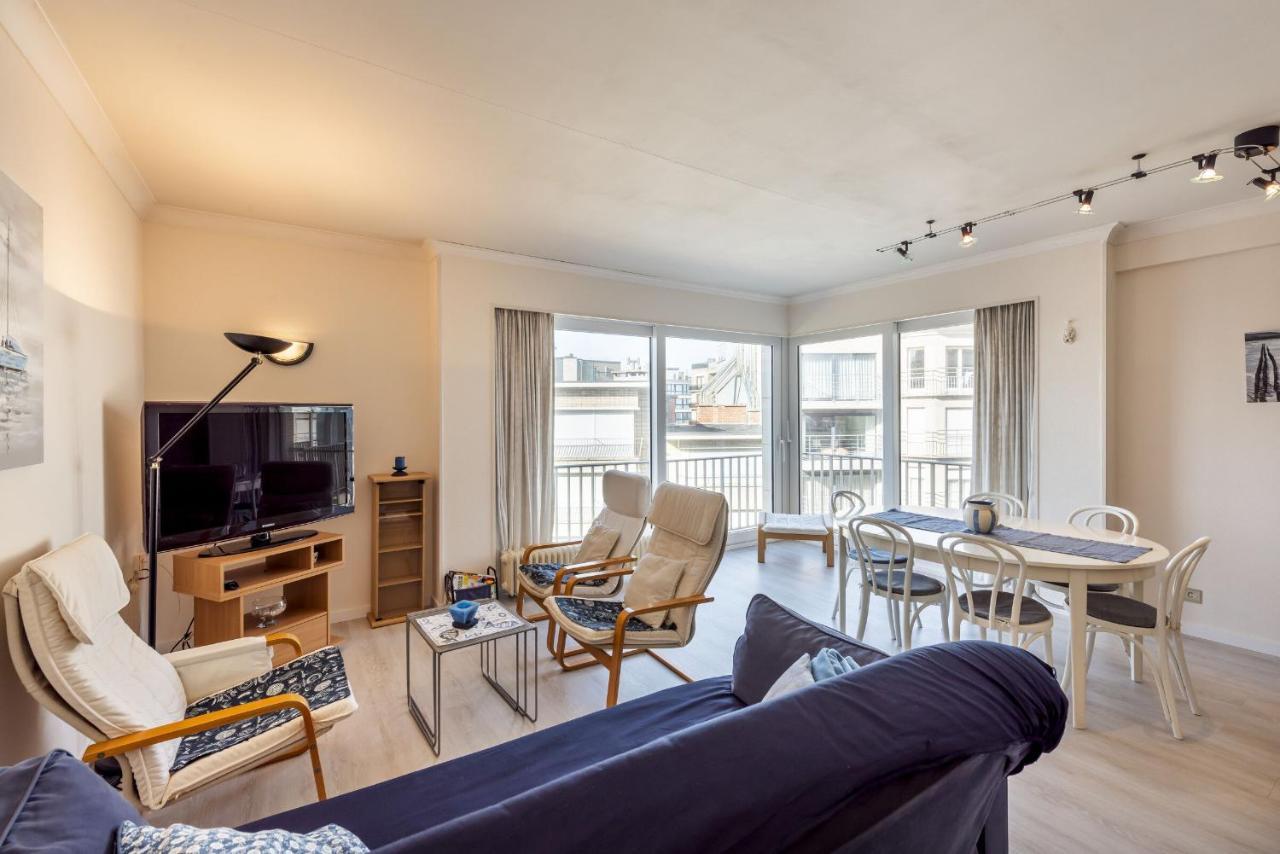 Zonnig En Gezellig Appartement Met Zijdelings Zeezicht En Zwembad In Koksijde Eksteriør bilde