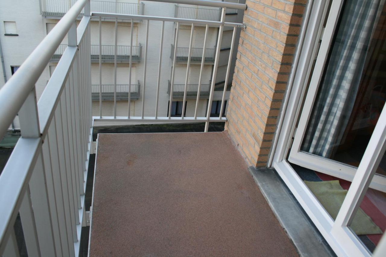 Zonnig En Gezellig Appartement Met Zijdelings Zeezicht En Zwembad In Koksijde Eksteriør bilde
